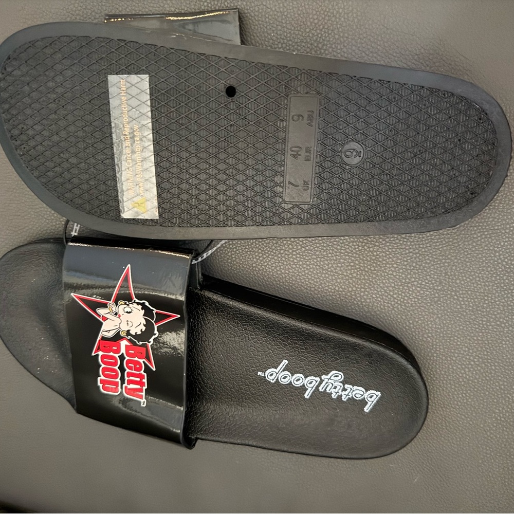 Betty Boop Black Slide Sandals - Picture 2 of 2